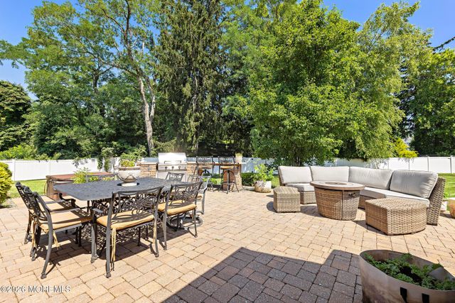 23 Taylors Run, Tinton Falls, NJ 07712