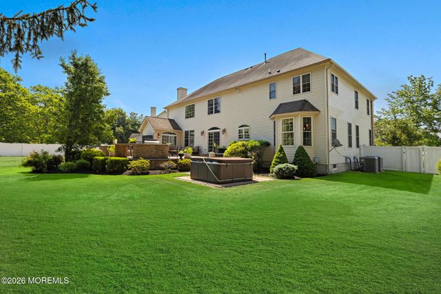 23 Taylors Run, Tinton Falls, NJ 07712