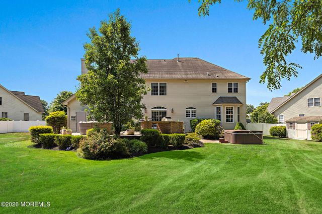 23 Taylors Run, Tinton Falls, NJ 07712