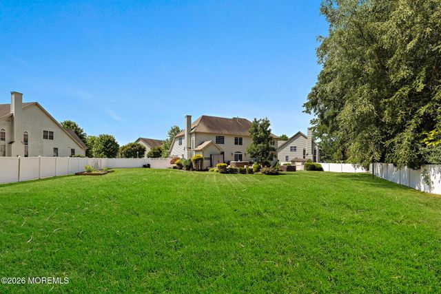 23 Taylors Run, Tinton Falls, NJ 07712