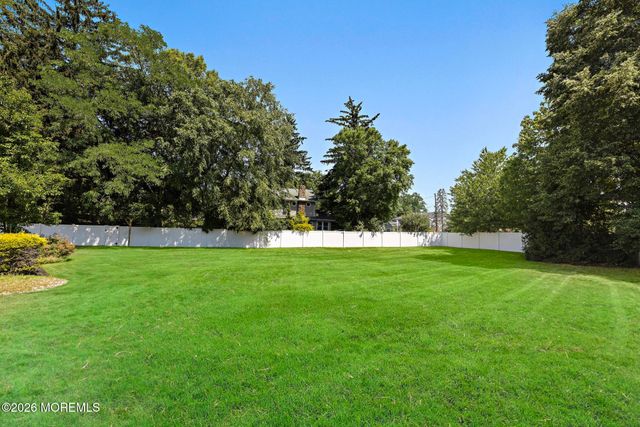 23 Taylors Run, Tinton Falls, NJ 07712