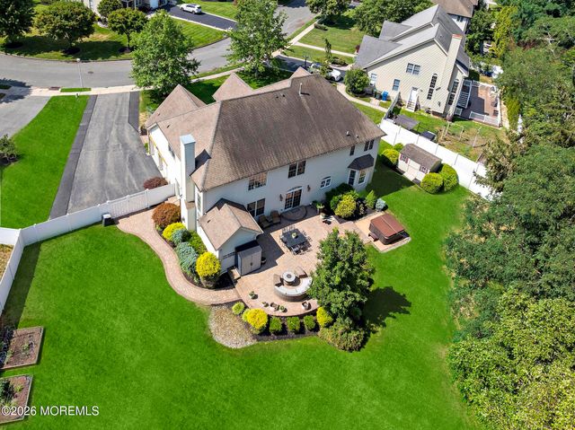 23 Taylors Run, Tinton Falls, NJ 07712