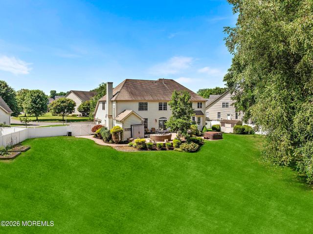 23 Taylors Run, Tinton Falls, NJ 07712