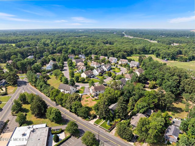 23 Taylors Run, Tinton Falls, NJ 07712