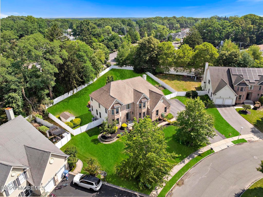 23 Taylors Run, Tinton Falls, NJ 07712