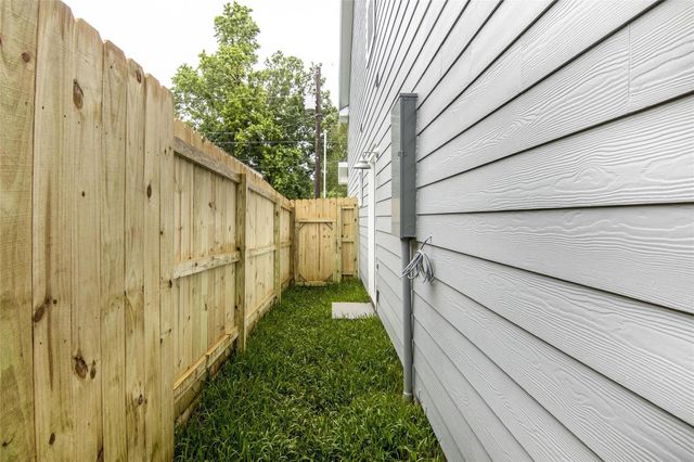 16980 W Ivanhoe, Montgomery, TX 77316