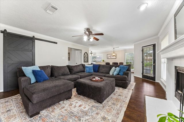 2230 Saint James Place, Pearland, TX 77581
