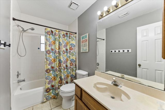 2230 Saint James Place, Pearland, TX 77581