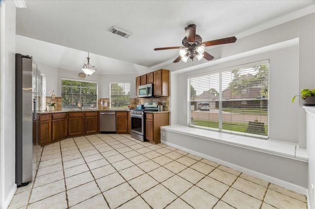 2230 Saint James Place, Pearland, TX 77581