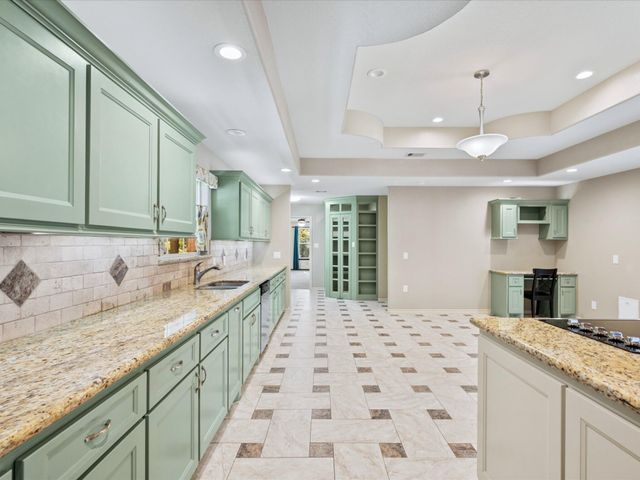 2004 Northshore Drive, Conroe, TX 77304