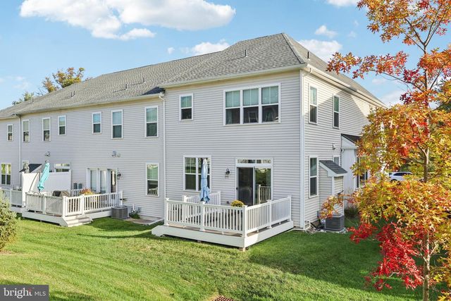 8 LACEY LN, Warminster, PA 18974
