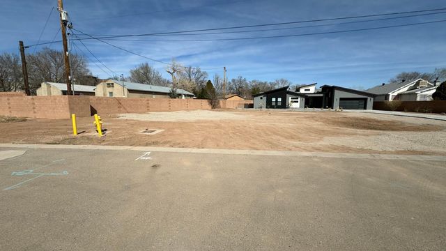 253 Valle Encantado Drive NW, Albuquerque, NM 87107