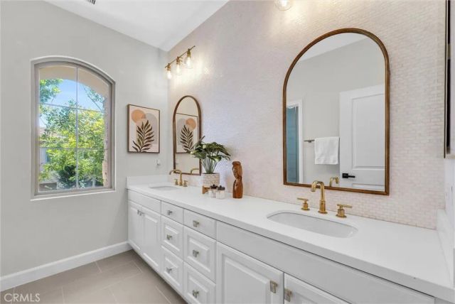 61 Acorn Glen, Irvine, CA 92620