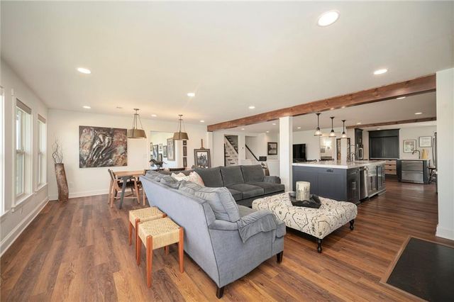 16695 B Highway, Smithville, MO 64089