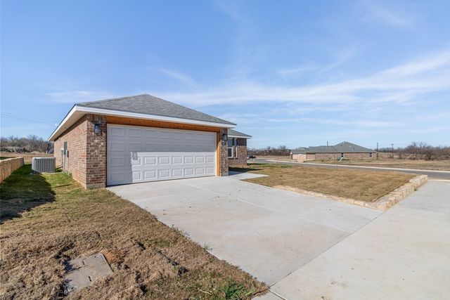 917 E 3rd St, Coleman, TX 76834