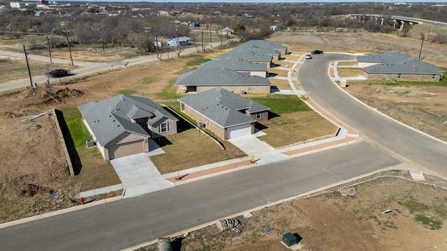 917 E 3rd St, Coleman, TX 76834