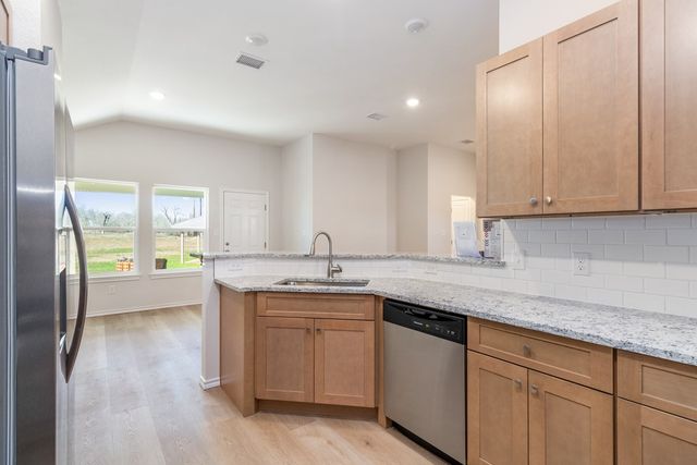 917 E 3rd St, Coleman, TX 76834