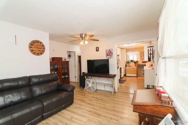 52 Wren Road, Carpentersville, IL 60110