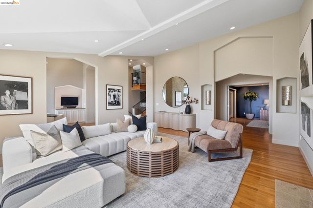 1426 Grand View Dr, Berkeley, CA 94705