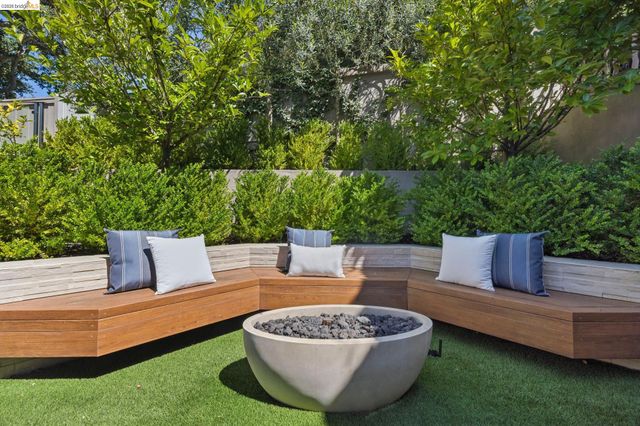 1426 Grand View Dr, Berkeley, CA 94705