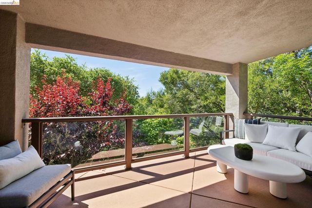 1426 Grand View Dr, Berkeley, CA 94705