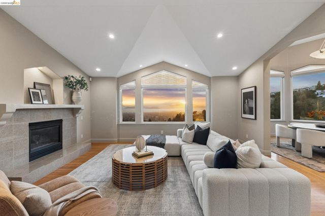 1426 Grand View Dr, Berkeley, CA 94705