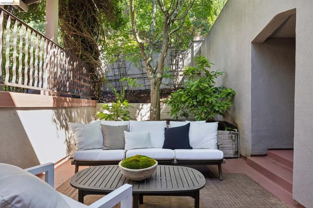 1426 Grand View Dr, Berkeley, CA 94705