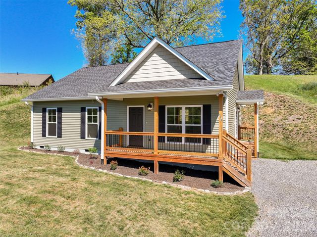 373 Barefoot Ridge, Clyde, NC 28721