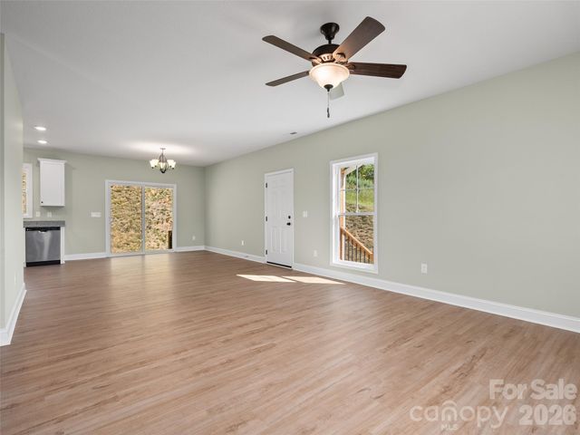 373 Barefoot Ridge, Clyde, NC 28721