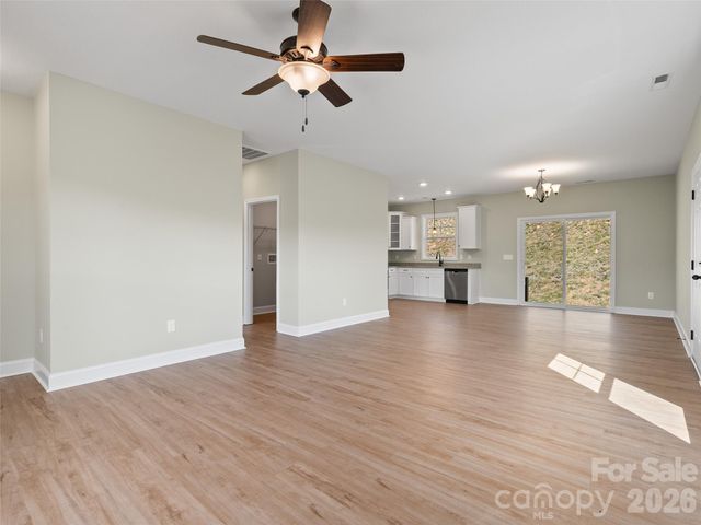 373 Barefoot Ridge, Clyde, NC 28721