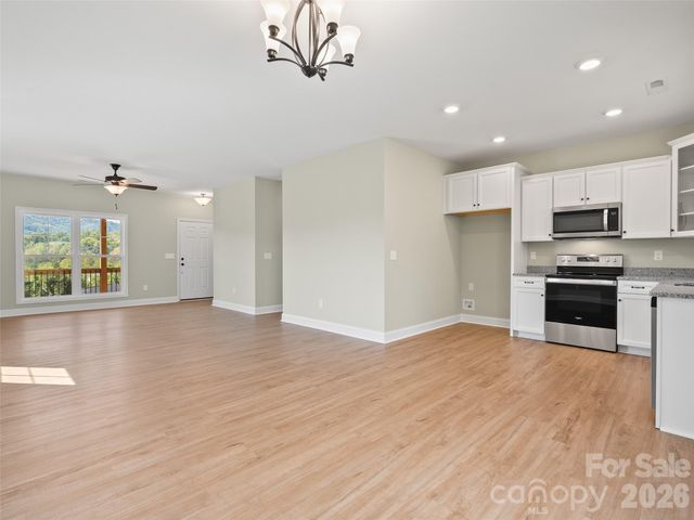 373 Barefoot Ridge, Clyde, NC 28721