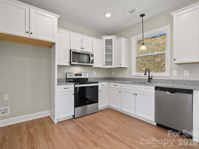373 Barefoot Ridge, Clyde, NC 28721