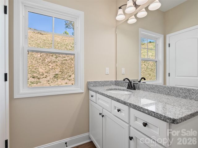 373 Barefoot Ridge, Clyde, NC 28721
