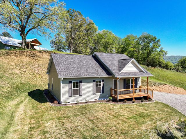 373 Barefoot Ridge, Clyde, NC 28721