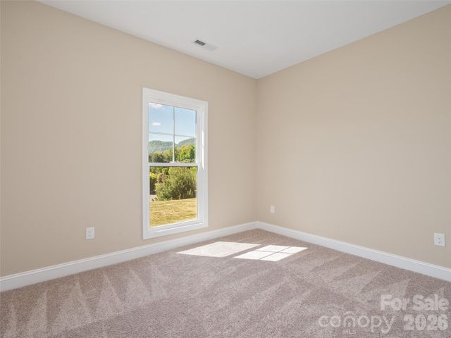 373 Barefoot Ridge, Clyde, NC 28721