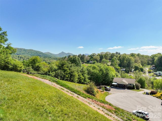 373 Barefoot Ridge, Clyde, NC 28721