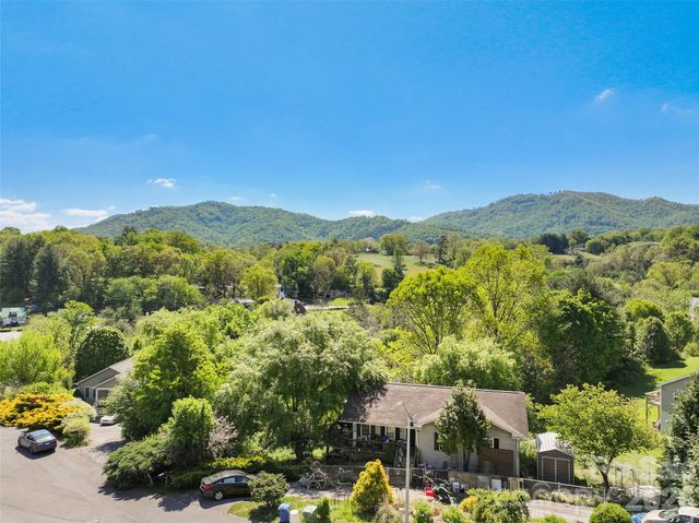 373 Barefoot Ridge, Clyde, NC 28721