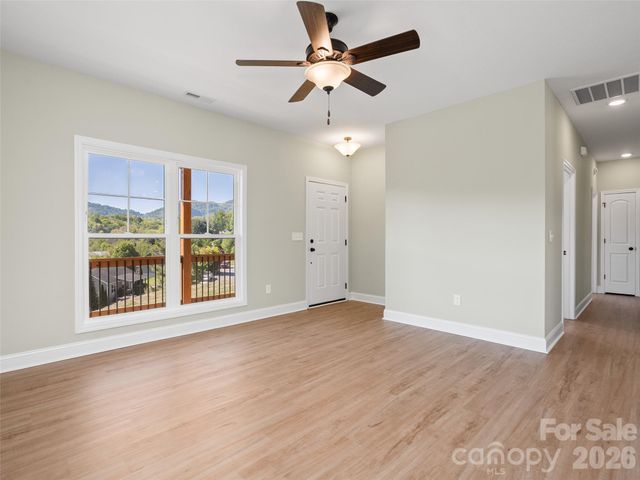 373 Barefoot Ridge, Clyde, NC 28721