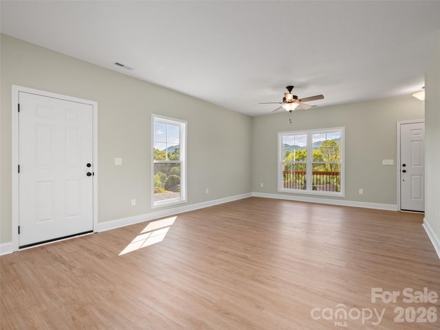 373 Barefoot Ridge, Clyde, NC 28721