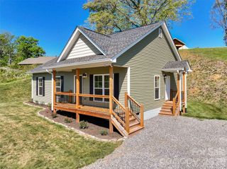 373 Barefoot Ridge, Clyde, NC 28721