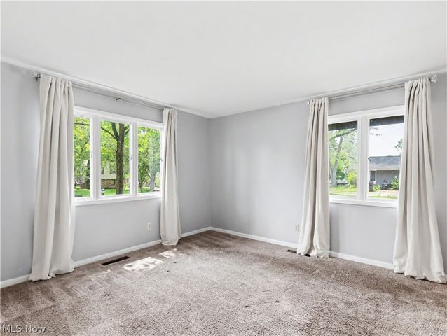 132 Parkview Drive, Aurora, OH 44202