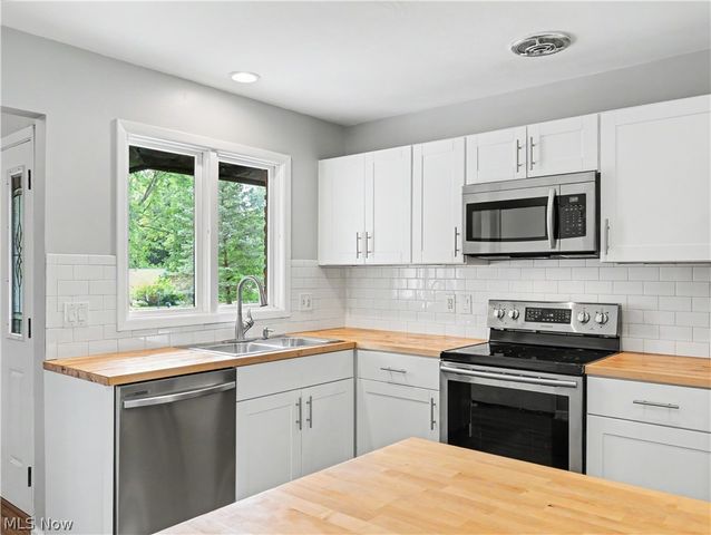 132 Parkview Drive, Aurora, OH 44202