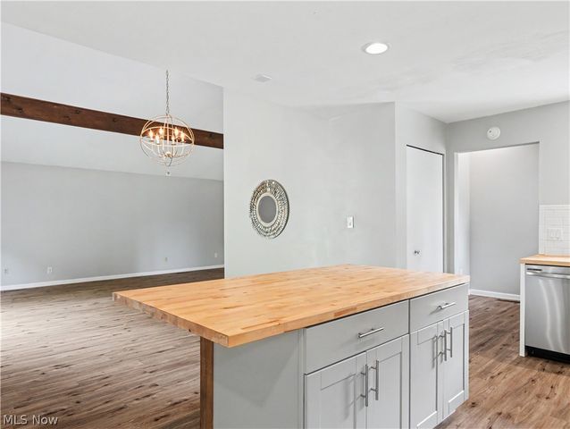 132 Parkview Drive, Aurora, OH 44202