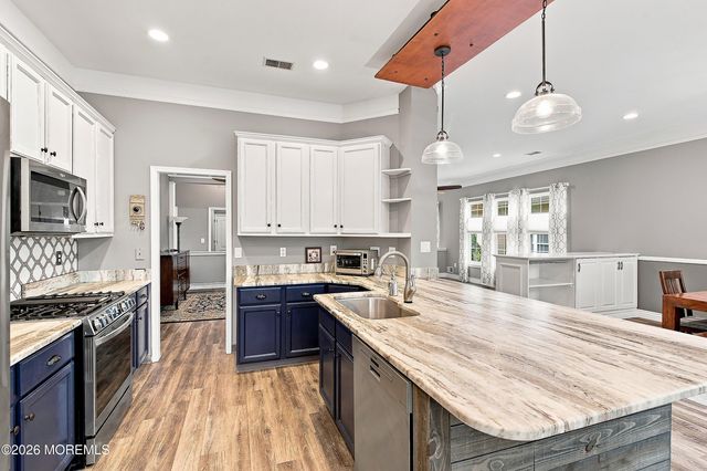 18 Bellflower Drive, Lakewood, NJ 08701