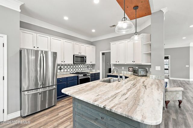 18 Bellflower Drive, Lakewood, NJ 08701