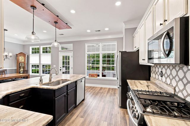 18 Bellflower Drive, Lakewood, NJ 08701