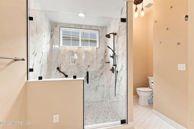 18 Bellflower Drive, Lakewood, NJ 08701