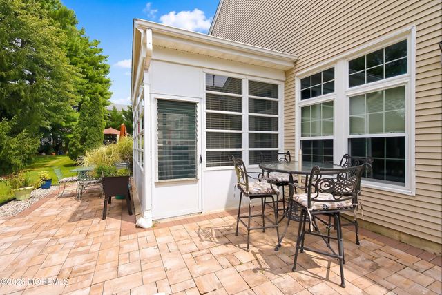18 Bellflower Drive, Lakewood, NJ 08701