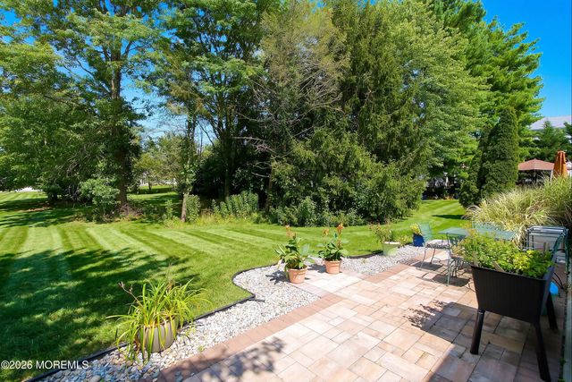 18 Bellflower Drive, Lakewood, NJ 08701