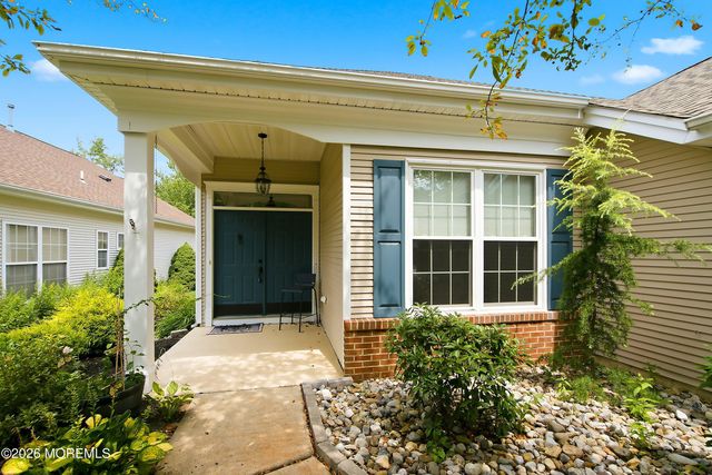 18 Bellflower Drive, Lakewood, NJ 08701